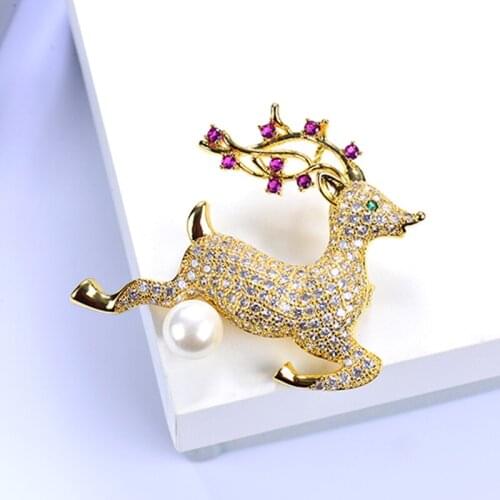 Beautiful Animal Brooch Enamel Reindeer Sika Deer Brooch Cute Christmas Deer Pin Winter Jewelry Pins