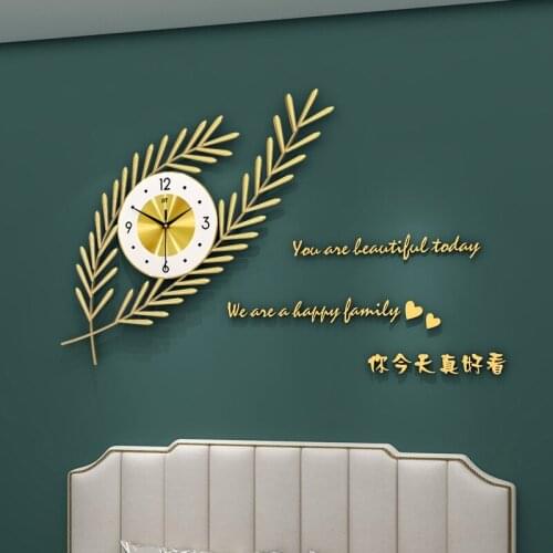 Light luxury clock wall clock fashion creative Nordic living room home art deco clock simple modern wall clock wall clock