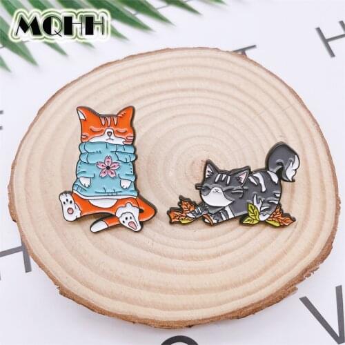 Cartoon Cute Animal Cat Sleeping Play Enamel Pins Leaf Alloy Brooch Badge Sweet Woman Jewelry Personality Accessories Gift