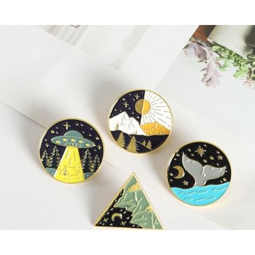 Outdoors Enamel Pin Day and Night Ocean Mountain Metal Alloy Badges Brooches for Women Men Gift for Travel Lover Whholesale