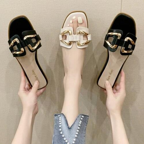 Comfortable Flat-Bottom Non-Slip Ladies Slippers Summer New Fashion Metal Decoration Outer Wear Large Size Slippers