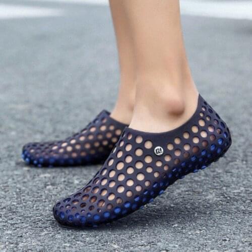 2019 New Men Sandals Summer Flip Flops Slippers Men Outdoor Beach Casual Shoes Cheap Male Sandals Water Shoes Sandalia Masculina