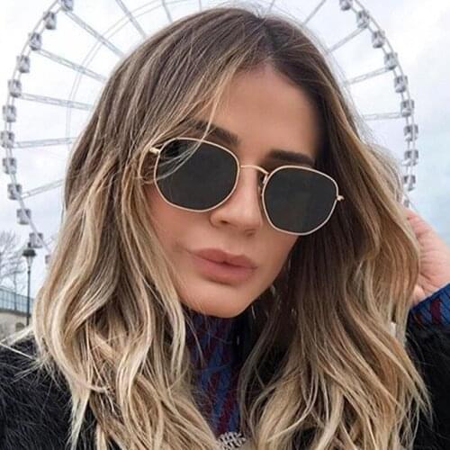 Luxury Classic Retro Sunglasses Small Square Metal Frame Woman Sunglasses Fashion All-match Street Shooting Colorful Glasses