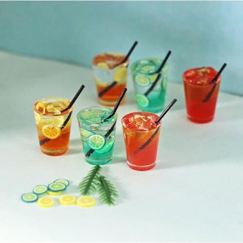 2pcs 1/12 Dollhouse Miniature Food Mini Resin Fruit Bottle Simulation Drinks Model Toys Fruit Drink Play Dollhouse Accessories