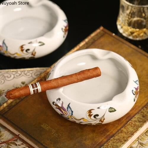 European-style Ceramic Ashtray Living Room Retro Coffee Table Ornaments Round Ashtray Anti-fly Ash Storage Box Home Decoration