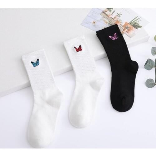 2021 New Animal Butterfly Socks Womens Streetwear Simple Crew Embroidery Cotton Womens Socks Black And White Sports Socks Fash