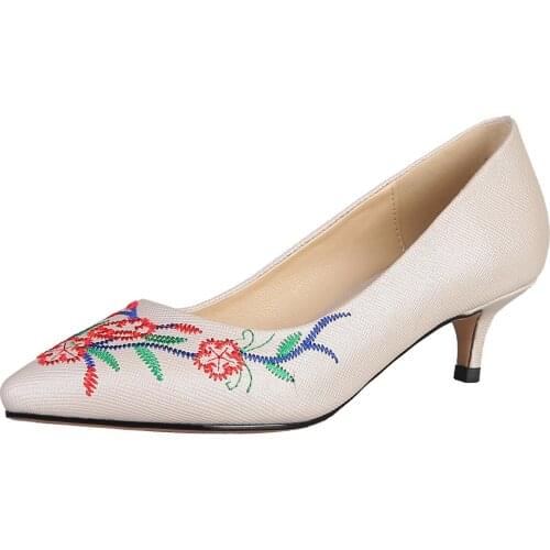 In the spring of 2019 new fashion pointed fine with the size and low code 33-46 shallow mouth joker single woman shoes