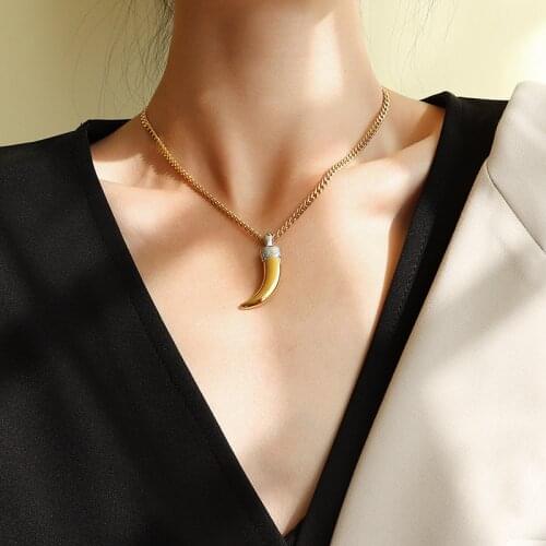 WTLTC Steampunk Metal Small Horns Pendant Necklaces for Women Personality Spike Chokers Necklaces 2 Designs Layered Necklace