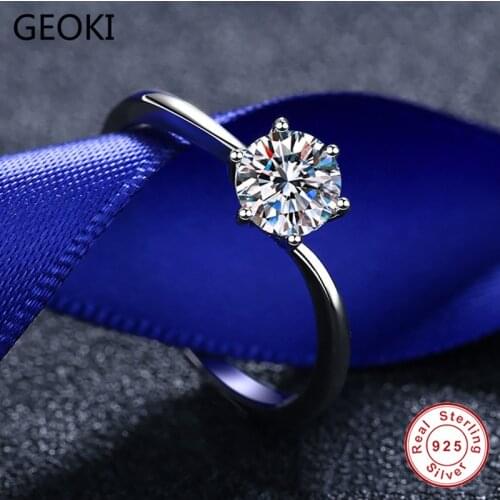 Geoki 925 Sterling Silver Diamond Selector Test Passed 0.8 ct VVS1 Moissanite Ring Women Round D Color Moissanite Stone Rings