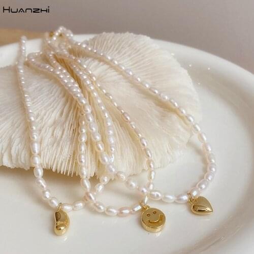 HUANZHI 2021 New Natural Freshwater Pearl Necklace Metal Smiley Face Heart Pendant Clavicle Chain for Women Girls Travel Jewelry