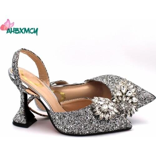 Latest Italian Women Shoes in Silver Color INS Hot Selling Decorate with Rhinestone Comfortable Heels Pumps for Wedding