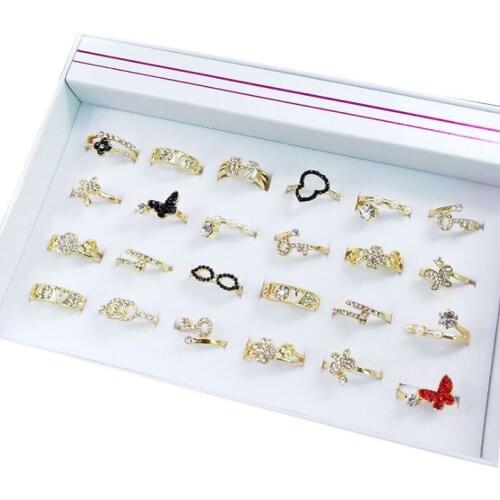 The new butterfly ring inlaid in colored diamond has many styles and best selling hand jewelry factory wholesale