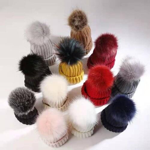 2021 New Fall Winter Mens And Womens Versatile Trend Fashion Fur Ball Knitted Wool Hat Warm Color Soft One Size Fits All