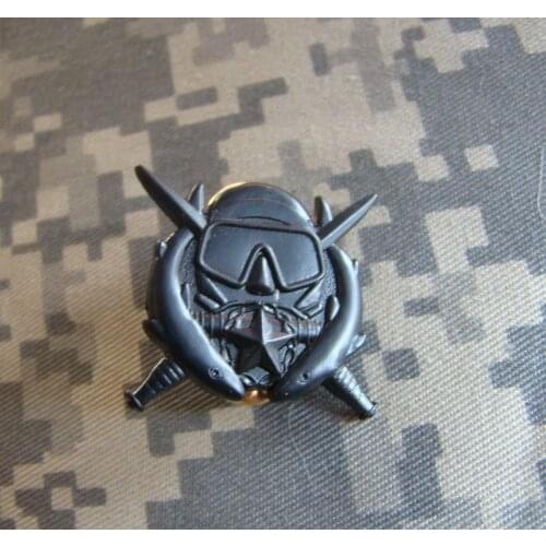 BLACK US SPECIAL FORCES SCUBA COMBAT OPERATIONS DIVER METAL BADGE PIN INSIGNIA