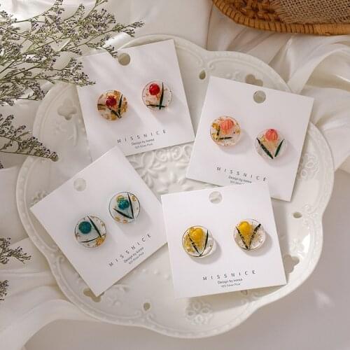 Minar Korean Clear Resin Flower Stud Earrings 2021 Summer Romantic Real Dye Flowers Grass Statement Earrings for Women Oorbellen