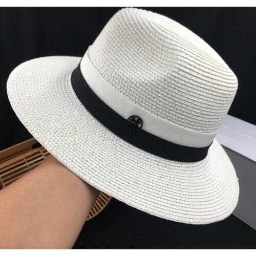 Moka web celebrity outings with new product pure white hat sunscreen straw man ms wave in summer