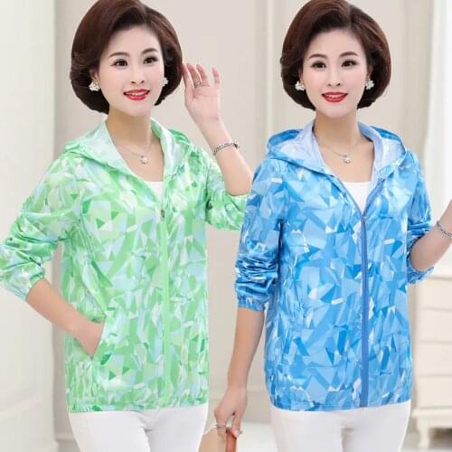 Mothers Wear Summer Breathable Thin Womens Long-Sleeved Short Sun Protection Clothing Womens Hooded Jacket Beachwear L317