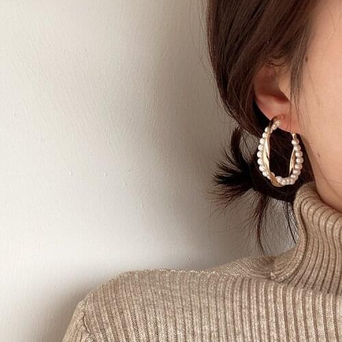 Autumn And Winter New Earrings Female Fashion All-Match Classic Geometric Metal Pearl Earrings Birthday Party Gift