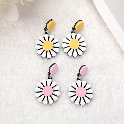 1Pair Creative Flower Earrings Flatback Acrylic Daisy Stud Earrings Unique Jewelry Gift For Girl
