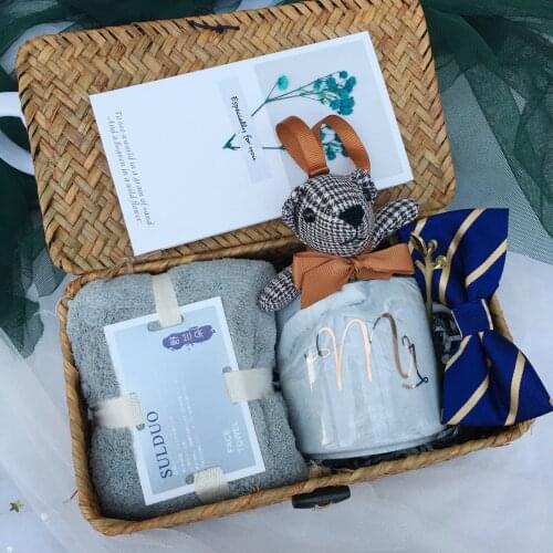 Free shipping mug towel gift set For wedding engagement celebrations new years party favor groom Bride bridesmaid boyfriend