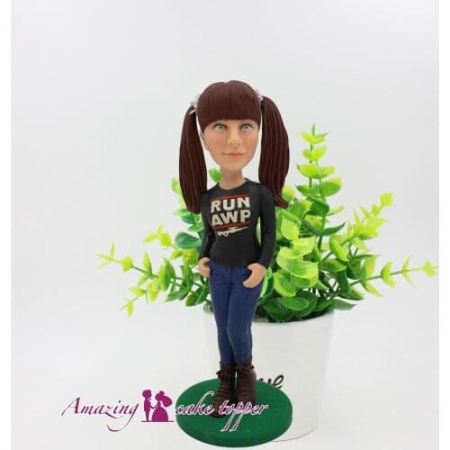 2019 AMAZING CAKE TOPPER Toys Lively and cute playful girl sculpture And Groom Gifts Ideas Customized Figurine Valentines Day