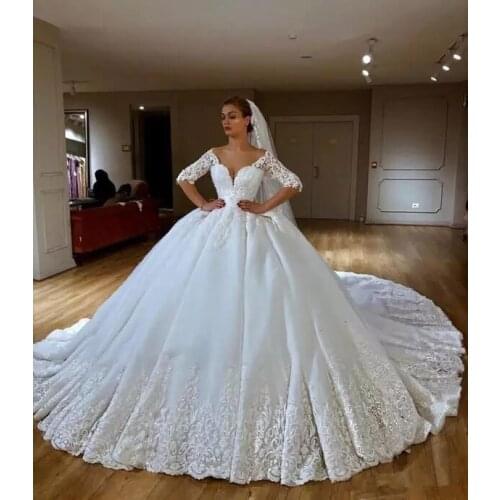 Luxury Ball Gown Vintage Arabic Wedding Dresses Lace Applique Princess Custom Made Bridal Wedding Dress Country Bridal Gowns