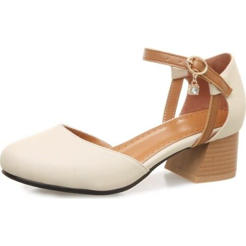 18 years of the new style with the size of the code in the round head thick with 32 1815-46 hollow sandals