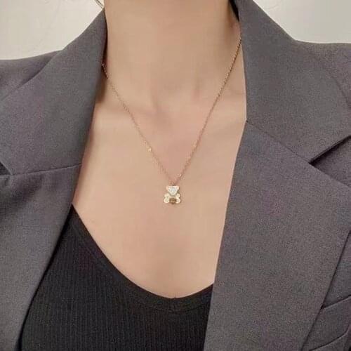 Europe And The United States Titanium Steel Love Necklace Female White Fritillaria Bbeating Heart Bear Collarbone Chain Jewelry