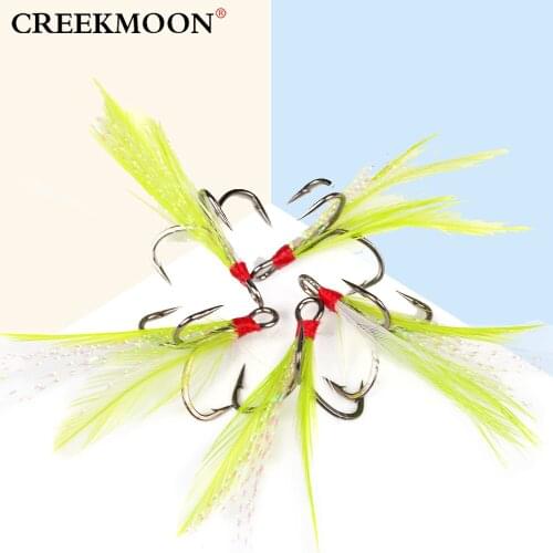 100pcs/lot Fishing Triple Hook Circle Barbed Treble Hooks with Feather Treble Strong Fish Hooks Pesca Jigging Sharpened Tackle