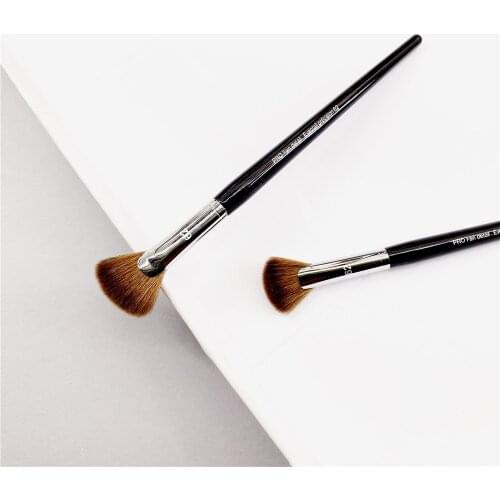 PRO Fan Highlight Makeup Brush #62 - Precision Shadow Powder Cosmetics Tools