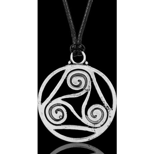 TV Jewelry Teen Wolf Necklace Alloy Werewolf Boy Triskele Pendants&Necklace Leather Rope Neckwear Accessories for Men