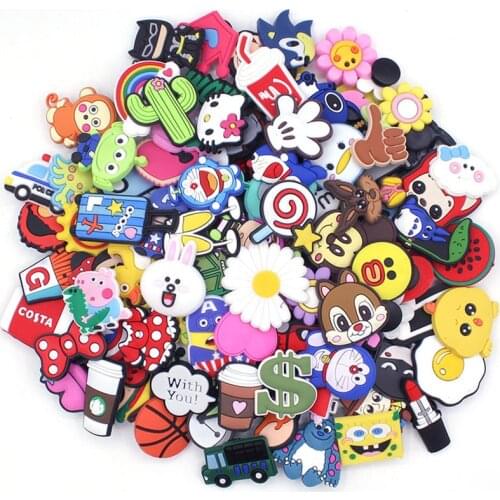 100PCS Wholesale Random Cartoon Pig Shoes Charms Animal Croc Buckle For Kids X-mas Party Gift Shoe Decration Accessories