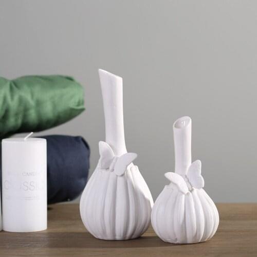 Fashion Ceramics Narcissus Flower Vase Porcelain Butterfly Flask Novelty Artwork Craft Ornament for Home, Office and Shop Decor
