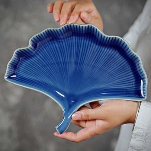 Japanese-style ceramic plate, retro plate, embossed shallow plate, ginkgo leaf fruit plate, cooking plate, sashimi fish plate, s