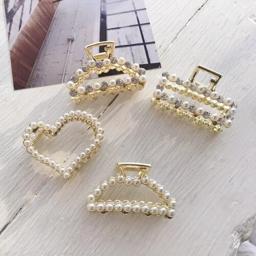Fashion Pearl Heart Hair Clip for Women Claw hair clip Elegant Korean Design Snap Barrette Stick Hairpin Hair Styling Accessorie
