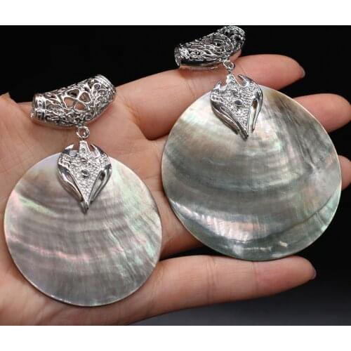 Natural Shells Pendant Hollow Flower Round Pattern Natural Mother of Pearl Shell Charms for DIY Jewelry Making Necklace