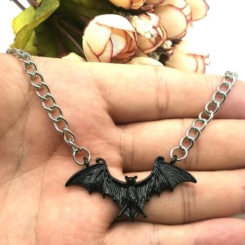 Fashion Retro Punk Gothic Bat Chain Necklace Womens Animal Collar Halloween Collar Hip Hop Girls Jewelry Gift Black