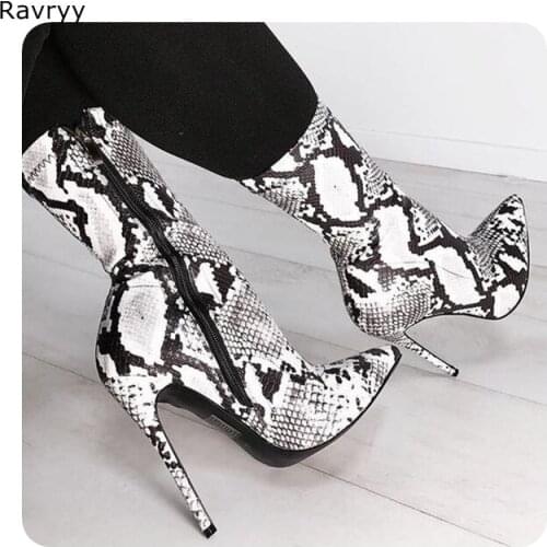 Ravryy Footwear