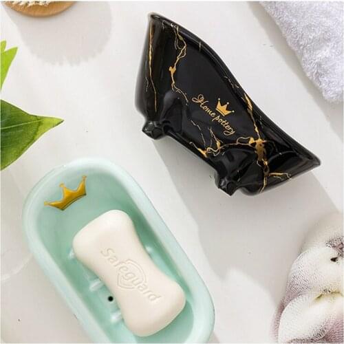 Nordic Style Draining Hole Soap Box Bathtub Shape Ceramic Creative Soap Dish Home Toilet Black Gilding Soap Tray Hotel Soap Rack