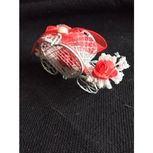 Nişan Söz Düğün Hediyelik Kalp Tel Araba Figürü Kapaklı Gül ve Tomurcuk Süslü Dağıtmalık Hediyelik 24 Adet