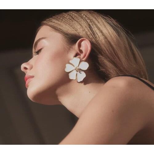The New Exaggerated Retro Earrings Are Simple In Temperament Dripping Oil Flower Earrings Plant Flowers And Fashion Earrings