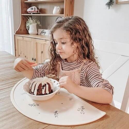 2PCS/Set Baby Table Mat Cartoon Waterproof Silicone Placemat Adjustable Rainbow Printed Bib Newborn Accessories BPA Free