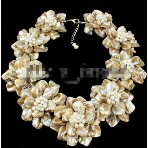 FREE SHIPPING HOT sell new Style >>>>Natural Shell Pearl FW Pearl Flower Necklace 18"