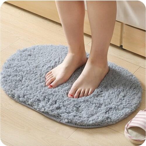 Modern minimalist bedroom bedside door with absorbent floor mats. Kitchen bathroom oval anti-slip mat E114