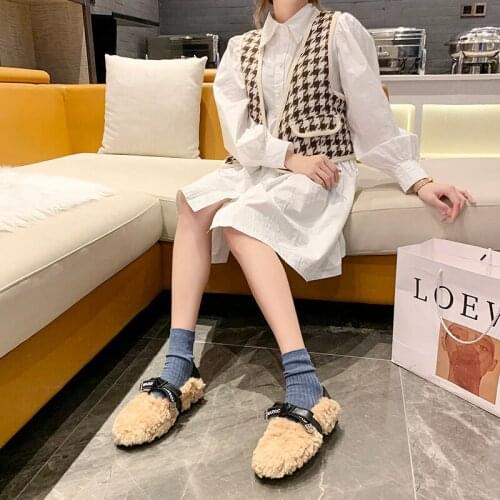 New Korean version of Japanese furry womens shoes fashion wild lazy flat cotton shoes comfortable warm pea shoes Socks shoes