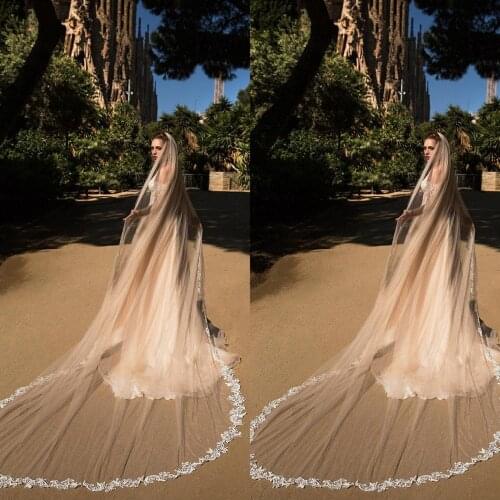 2020 Designed Wedding Veils 3 Yards Long Tail Lace Appliques Bride Veil Gorgeous Starry bridal veils with Combs