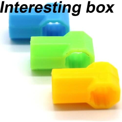 Connecting and fixing the transmission shaft of octagonal three-way thin wood bar DIY frame model to make corner accessories