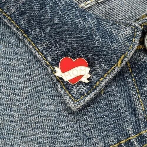 Enamel Pin Mom Love Heart Brooch Jewelry Pins Metal Collar WomenS Brooches For Women Badges On The Briefcase Accessories Gifts