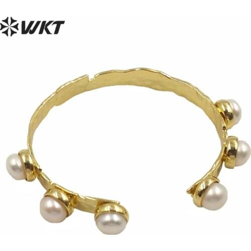 WT-MPB003 New Italy designer crown shape irregular metal pearl bangle women fashion tiny gold pearl cuff bangle as gift