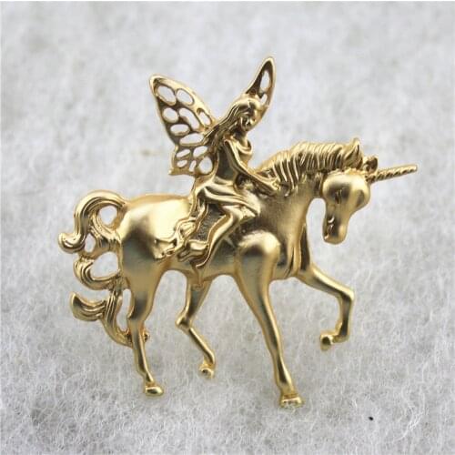 Fashion Simple Gold Matte Fairy Angle Unicorn Brooch Button Badge For Women Clothes Scarf Hat Brooch Pin Decoration Jewelry Gift